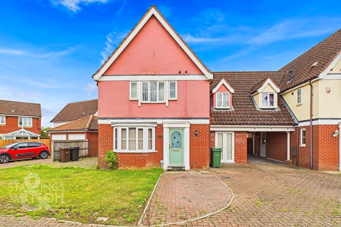 4 Bedroom Link Detached House For Sale In Blackthorn Close, Diss, IP22