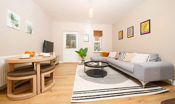 1 Bedroom Flat To Rent In Well Street, London, E9