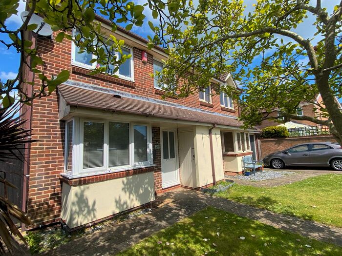 3 Bedroom Semi-Detached House To Rent In Yewtree Grove, Ipswich, IP5
