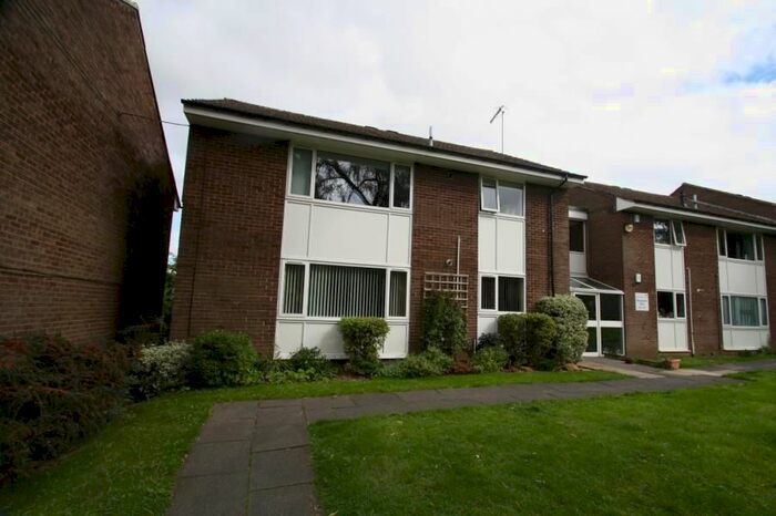 2 Bedroom Flat To Rent In Backstone Way, Ilkley, West Yorkshire, LS29