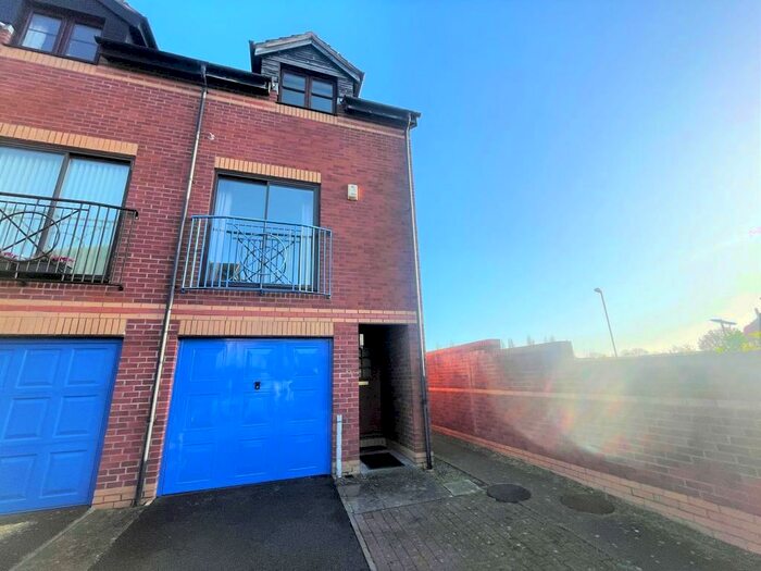 3 Bedroom End Of Terrace House To Rent In Hylton Gardens, Exeter, EX4