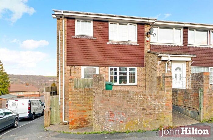 3 Bedroom End Of Terrace House For Sale In Dartmouth Crescent, Brighton, BN2