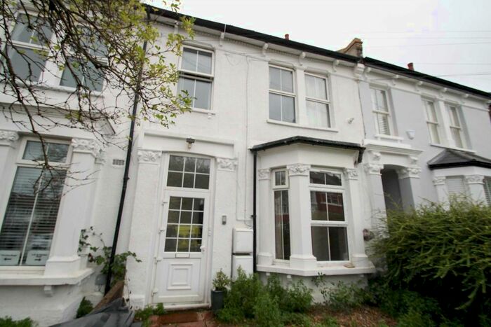 2 Bedroom Property To Rent In Dornton Road, Balham, SW12