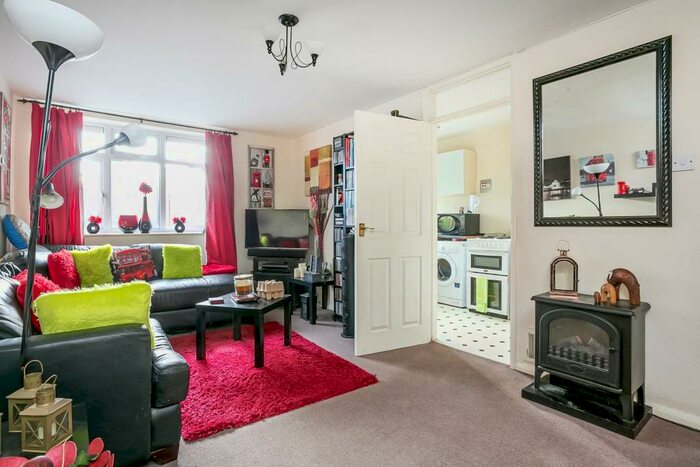 2 Bedroom Flat To Rent In Copford Close, Woodford Green, IG8