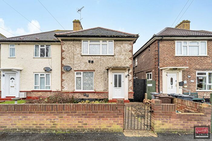 3 Bedroom Semi Detached House For Sale In Burns Avenue, Feltham, TW14