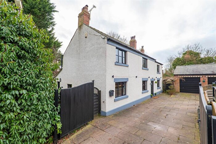 4 Bedroom Detached House For Sale In Leyland Lane, Leyland, PR25