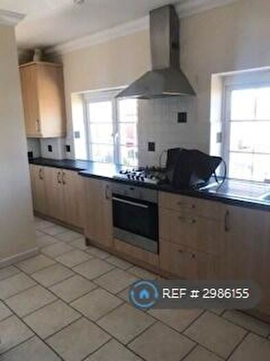 2 Bedroom Flat To Rent In The Old Police House, Netley Abbey, Southampton, SO31