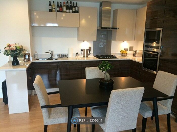 2 Bedroom Flat To Rent In Sidney Road, Lambeth, London, SW9