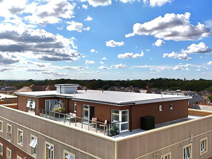 2 Bedroom Flat For Sale In Penthouse, Lymington Road, Highcliffe, Christchurch, BH23