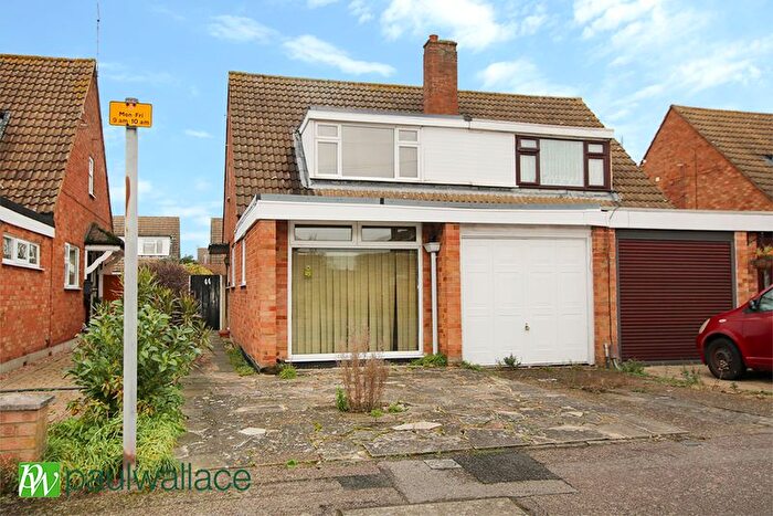 3 Bedroom Semi-Detached House For Sale In Southmead Crescent, Cheshunt, EN8