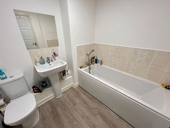 2 Bedroom Flat For Sale In Frenchs Avenue, Dunstable, LU6