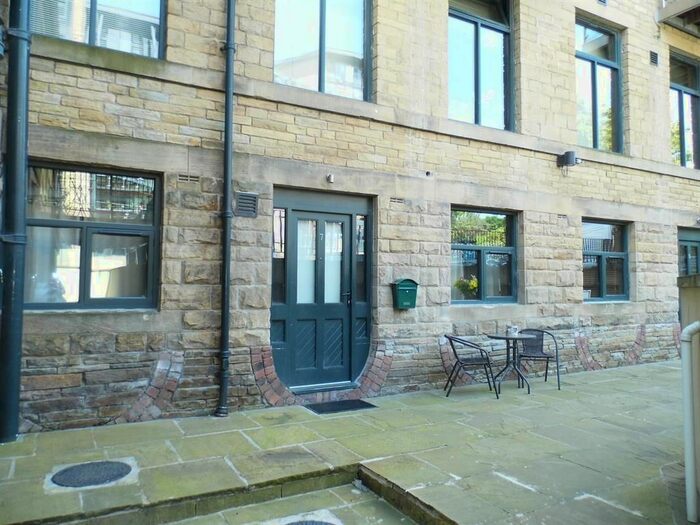 2 Bedroom Flat To Rent In Salts Mill Road, Shipley, BD17