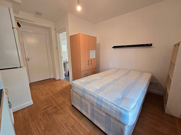 Studio To Rent In Stroud Green Road, London, N4