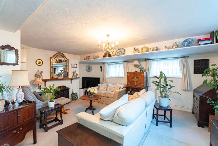 2 Bedroom Flat For Sale In Archway Place, Dorking, RH4