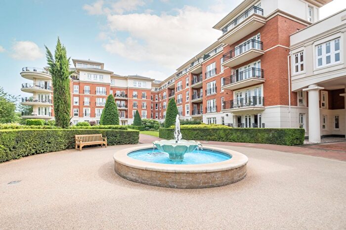 3 Bedroom Flat For Sale In Clevedon Road, Twickenham, TW1