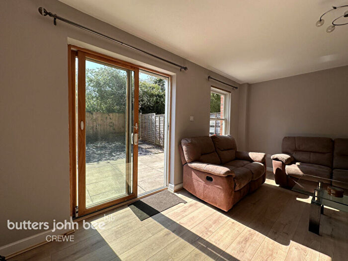 3 Bedroom Town House To Rent In Weaver Grove, Winsford, CW7