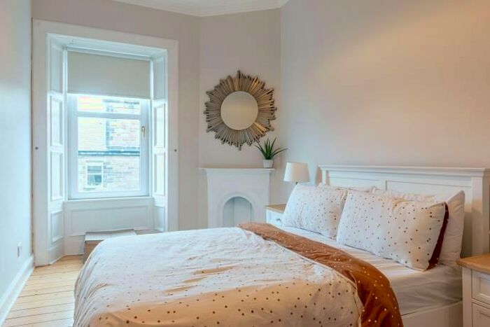 1 Bedroom Flat To Rent In Comiston Gardens, Edinburgh, EH10