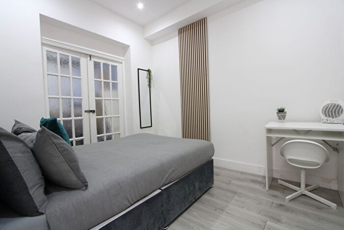 2 Bedroom Flat To Rent In Greyhound Lane, London, SW16