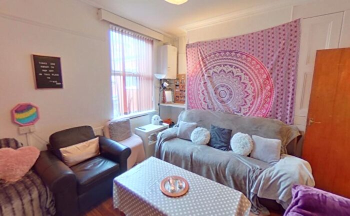 5 Bedroom House To Rent In Hessle View, Leeds, LS6