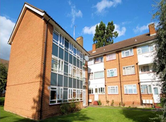 2 Bedroom Flat To Rent In Regents Court, Stonegrove, Edgware, Greater London, HA8