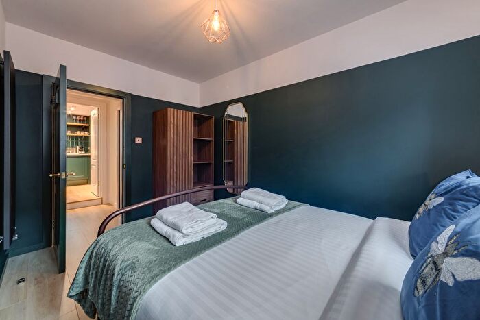 1 Bedroom Flat To Rent In Arcadia Court, Old Castle Street, E1