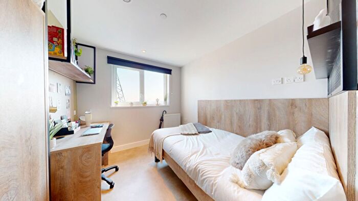 Studio To Rent In Ilderton Road, London, SE15