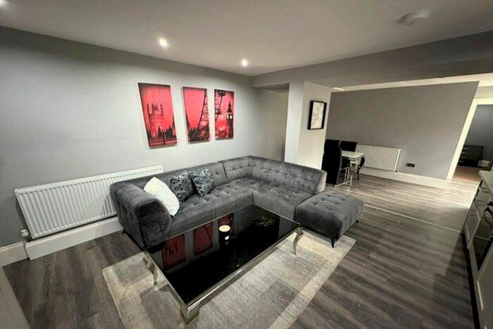 2 Bedroom Flat To Rent In St. Johns North, Wakefield, WF1