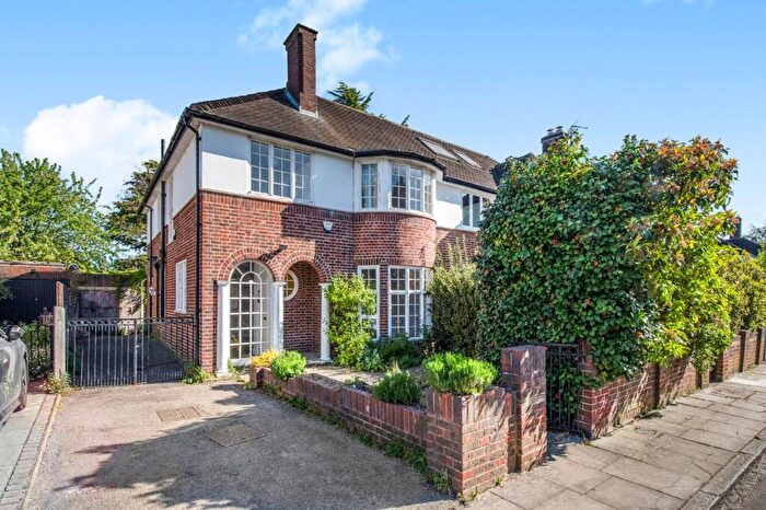4 Bedroom End Of Terrace House For Sale In Westhay Gardens, East Sheen, SW14