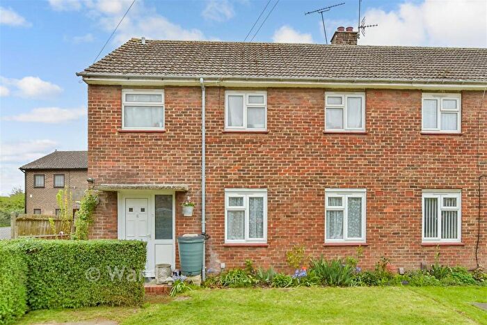 1 Bedroom Maisonette For Sale In Green Porch Close, Sittingbourne, Kent, ME10