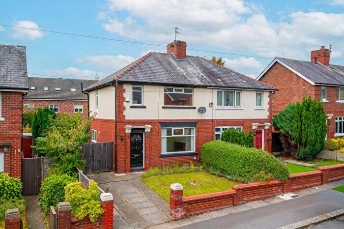 3 Bedroom Semi-Detached House For Sale In Beech Avenue, Worsley, | -Bed Family Home Close To Schools And Transport Links, M28