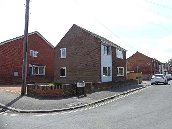 2 Bedroom Maisonette To Rent In Holt Road, The Polygon, SO15