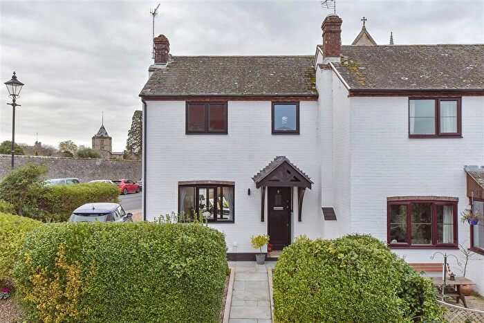 3 Bedroom Semi Detached House For Sale In London Road, Arundel, West Sussex, BN18