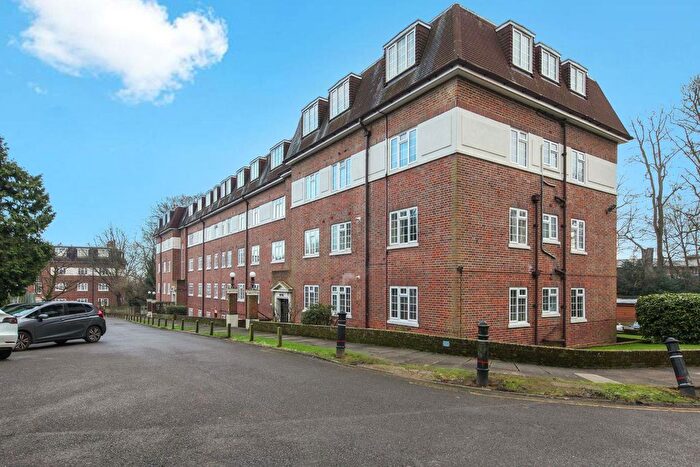 3 Bedroom Flat To Rent In Herga Court, Harrow On The Hill, HA1