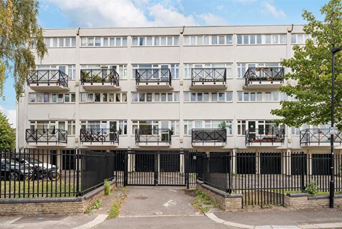 3 Bedroom Flat To Rent In Wingfield Road, Walthamstow, E17