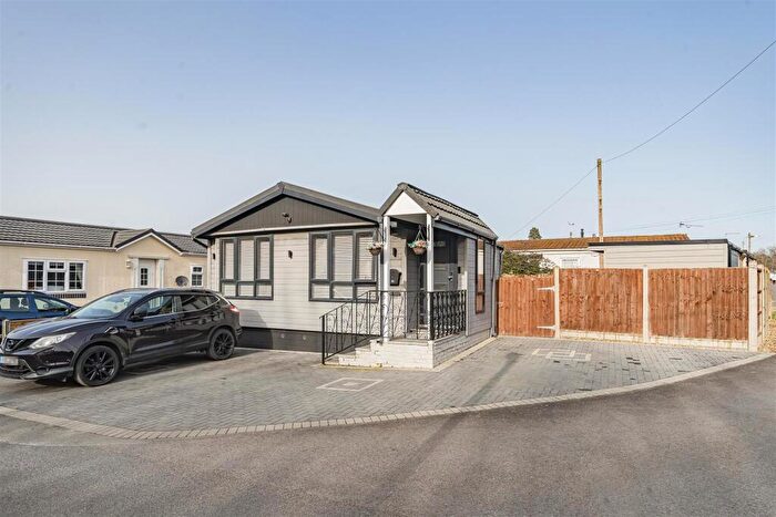 2 Bedroom Park Home For Sale In Cranbourne Hall Park, Winkfield, Windsor, SL4