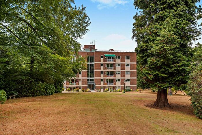2 Bedroom Flat For Sale In Windsor Road, Ascot, Berkshire, SL5