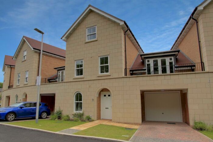 4 Bedroom Town House To Rent In Reservoir Gardens, Reading, RG1
