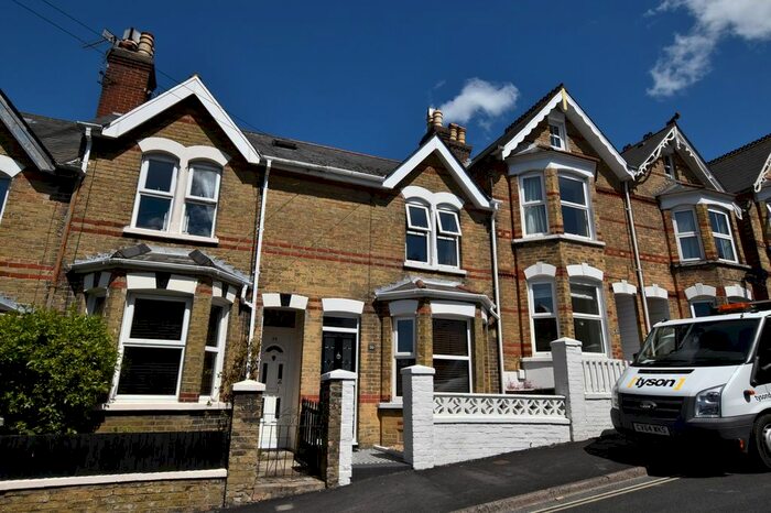 3 Bedroom Terraced House To Rent In Gordon Road, Cowes, PO31