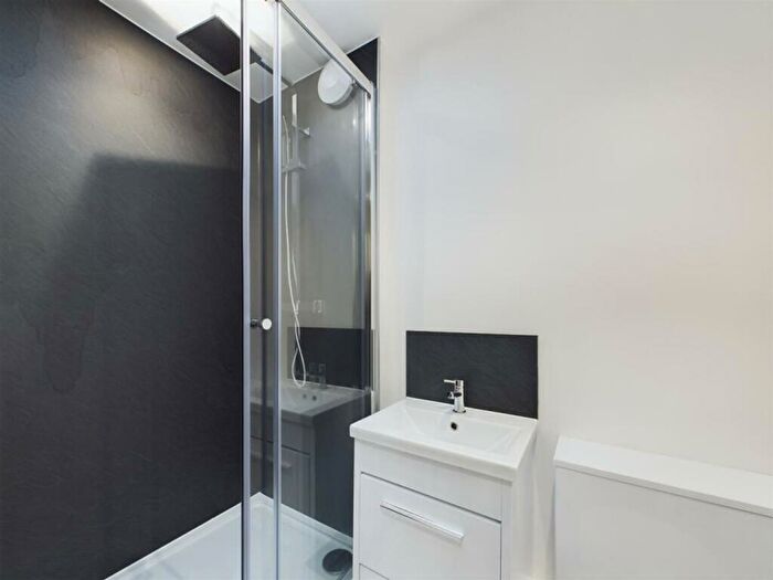 4 Bedroom Flat To Rent In High Street, Bristol, BS16