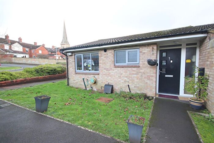 1 Bedroom Bungalow For Sale In Parklands Gardens, Chippenham, SN15