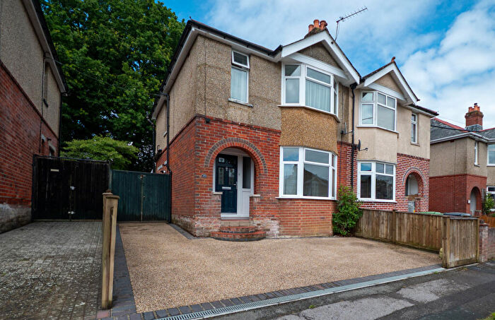 3 Bedroom Semi-Detached House For Sale In Edward Avenue, Bishopstoke, SO50