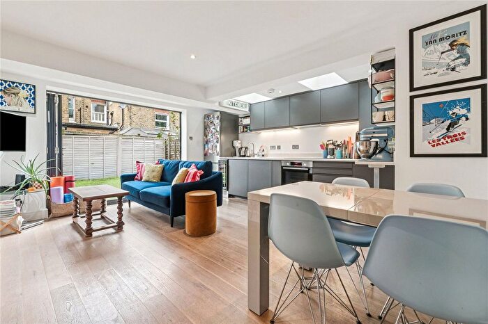 2 Bedroom Flat For Sale In Kathleen Road, SW11