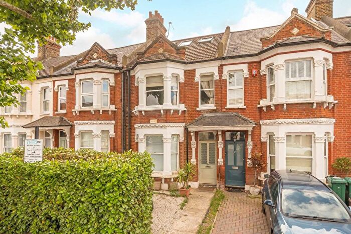 3 Bedroom Flat For Sale In Earlsfield Road, Earlsfield, SW18