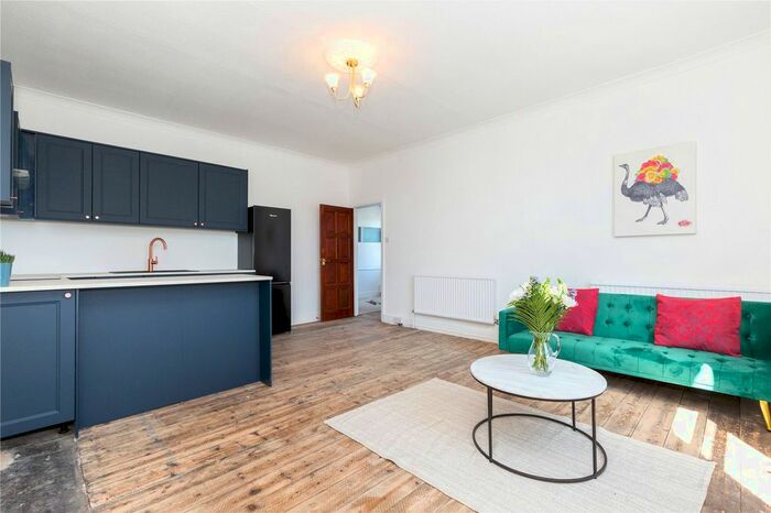 3 Bedroom Detached House To Rent In Lordship Park, London, N16