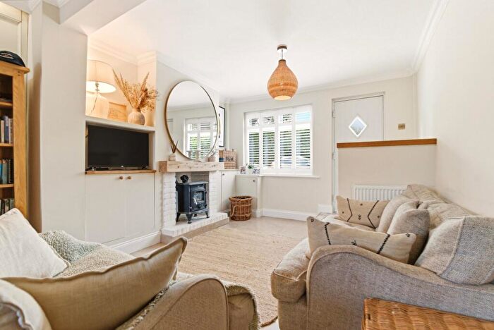 2 Bedroom End Of Terrace House For Sale In Church Road, Slip End, Luton, Bedfordshire, LU1