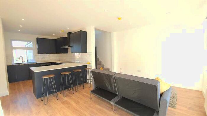 3 Bedroom Flat To Rent In Masons Avenue, Harrow, HA3