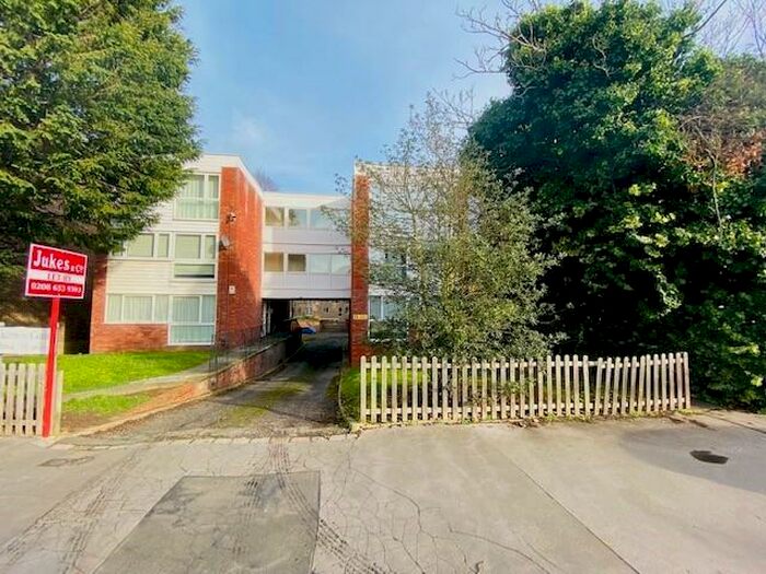 Flat To Rent In Lancaster Road, London, SE25