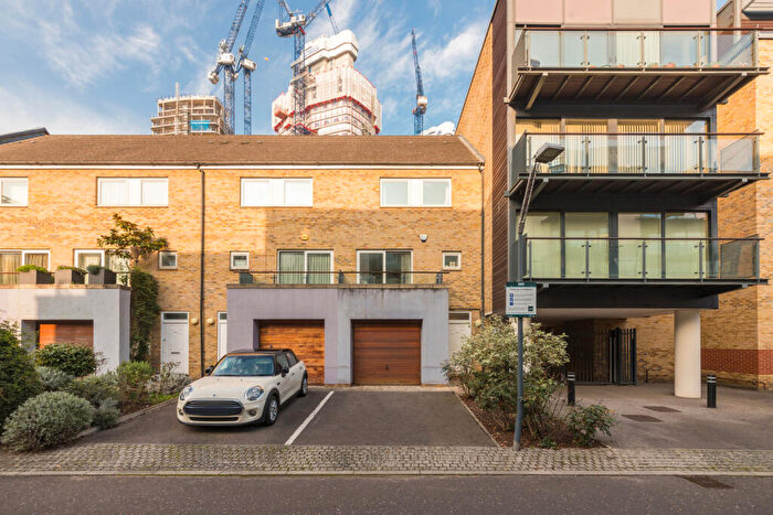 3 Bedroom Semi-Detached House To Rent In Boardwalk Place, South Quay, E14