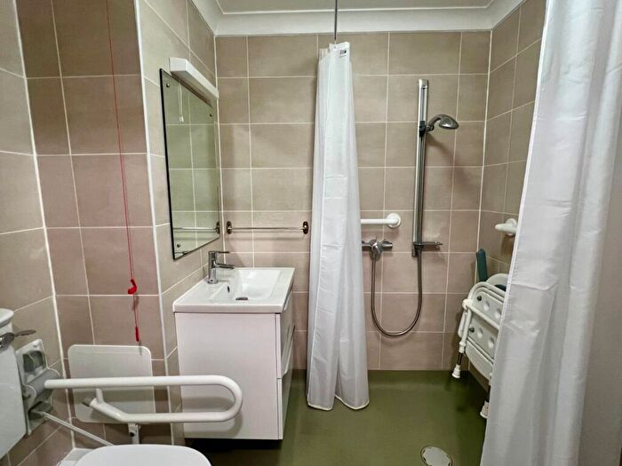 2 Bedroom Apartment For Sale In Wellington Court, Beechwood Avenue, Deal, CT14