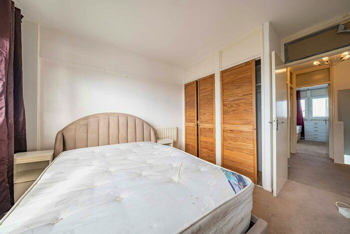 2 Bedroom Flat To Rent In Barringer Square, Tooting Bec, London, SW17